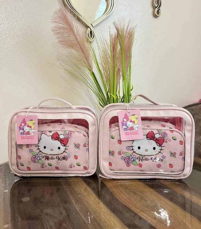 حقيبة مستحضرات التجميل 3 في 1 الأصلية من Primark – إصدار Hello Kitty